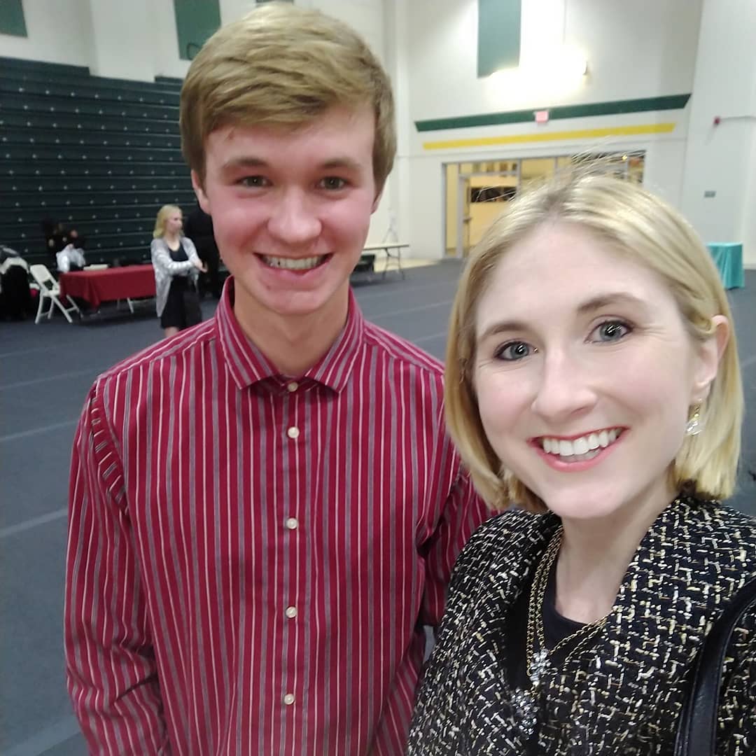 oliviaintheusa's tweet image. Say hello to all these newly registered teenage Republicans that are ready to vote for President Trump in 2020! 👋

#LeadRight #2020Election #StudentsForTrump #TeensForTrump