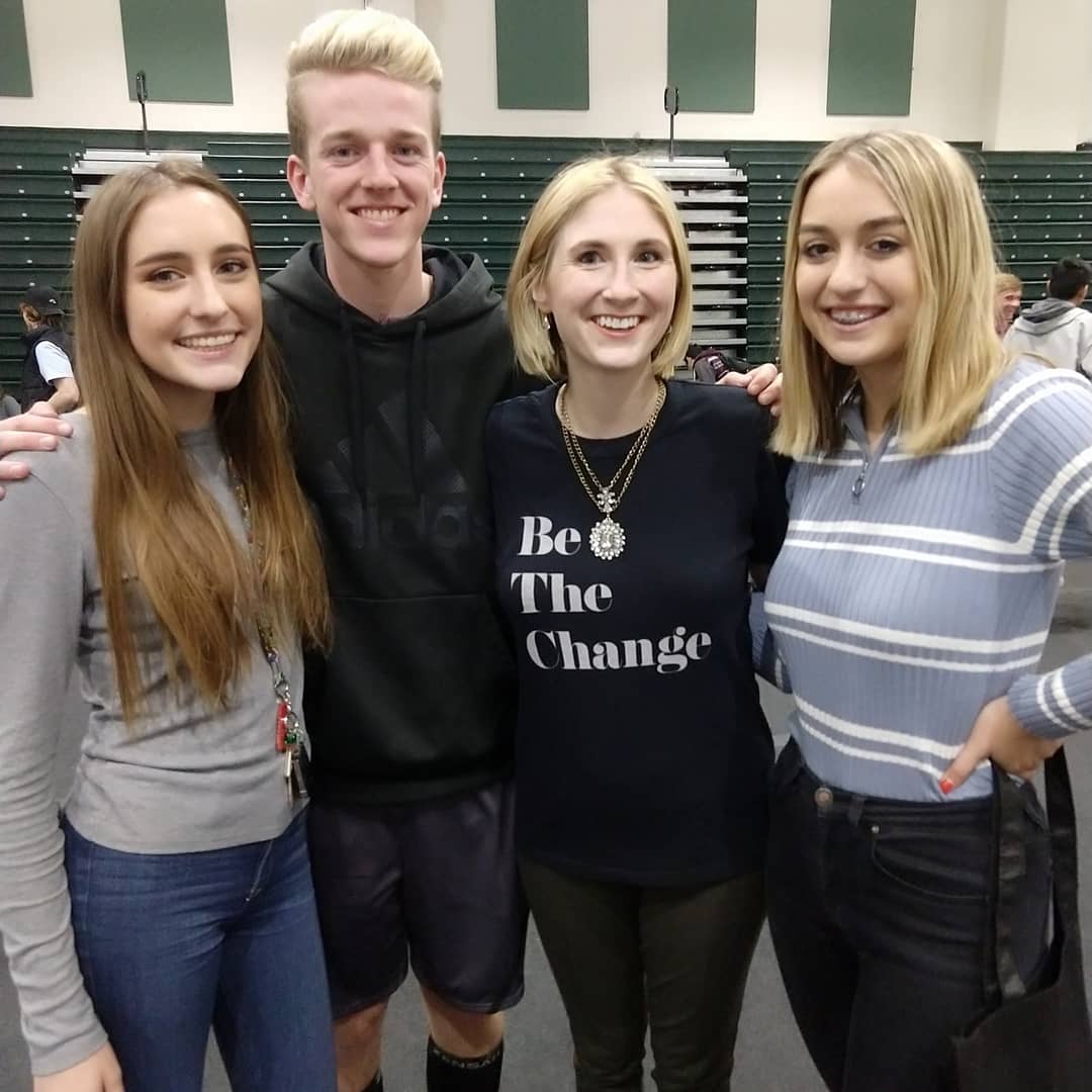 oliviaintheusa's tweet image. Say hello to all these newly registered teenage Republicans that are ready to vote for President Trump in 2020! 👋

#LeadRight #2020Election #StudentsForTrump #TeensForTrump