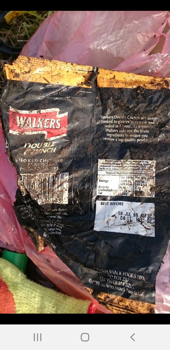 WickfordWombles's tweet photo. Historic find at @WickfordWombles today. Looking in good shape for a quarter of a century!
#CarTossersSuck
#WombleArmy
#usethebin
#howdifficultcanitbe
@Litterpickers 
@cleanupbritain 
@WayneKoda
@KeepBritainTidy 
@ https://t.co/MP1KPYPrab
