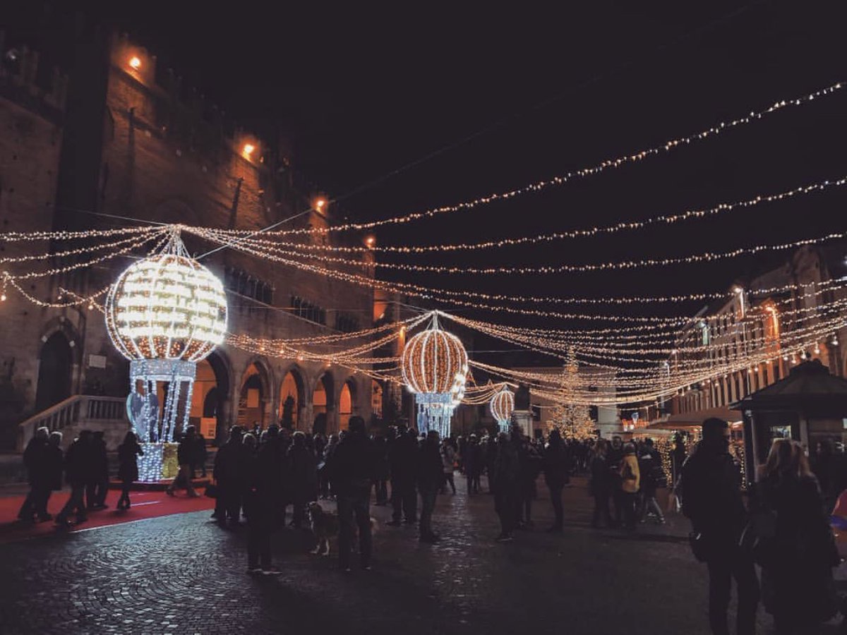 Piazza Cavour ✨🎅🏽 Rimini #NataleaRimini #IgersRimini 
Ph @ elisa.perdendotempoafarealtro