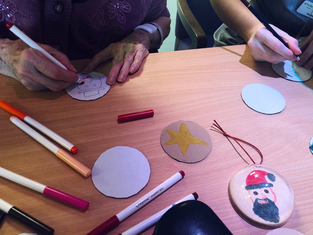 CheyenneTristr1's tweet photo. It’s beginning to look a lot like Christmas 🎄 fantastic day making memory baubles, arts/crafts and a Christmas tree with some of our patients on Kerensa with Jo Pellow #meaningfulactivities #santasgrotto @RCHTWeCare @Lukemchaz @HayleyTKerensa https://t.co/xeLDcyczZA