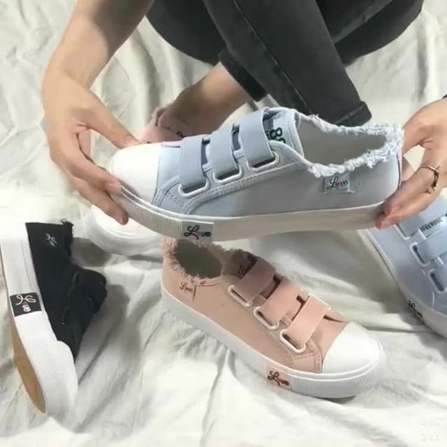 TouchyStyle's tweet photo. 2019 fashion hook&loop women flat shoes.⠀⠀⠀⠀⠀⠀⠀⠀⠀
https://t.co/VFPLGWAWTp #shoes #casual_shoes #trendy_shoes #summer #love #like #like4like #shoe #likeforlikes #likelike #liker #likeforfollow #liked #like4 #like4likes #likers #like4follow #liket… https://t.co/DlBZELfo4u https://t.co/nmx66Qsa2p