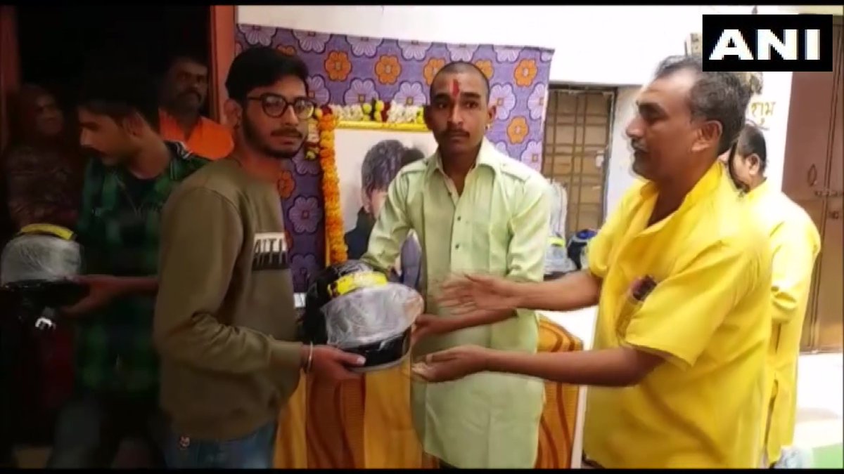 ANI's tweet photo. MP: A man Mahendra Dikshit, whose son died in a road accident last month in Damoh dist's Tejgarh, distributed helmets among the youth y'day. He says, "My son died on 20th Nov, he wasn't wearing a helmet. I'm giving helmets so that such incidents do not occur again." (03.12.2019) https://t.co/UESJ2WyjUt