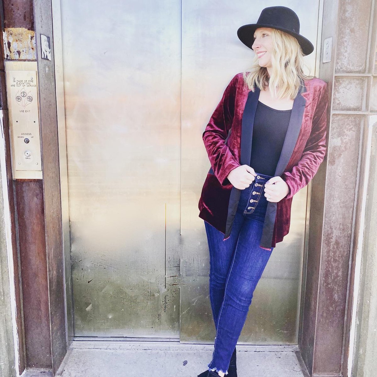 ChangingAce's tweet image. This Hugh Blazer is everything, and makes the perfect holiday outfit. Complete outfit available at changingaceboutique.com #kcboutique #onlineshopping #boutiquefashion #SmallBusiness