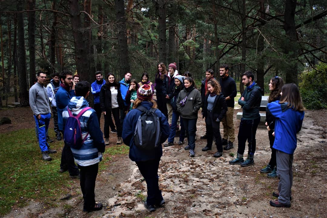 LaSierraEduca's tweet image. ¡Experiencias inolvidables con personas inigualables! L@s monis están más a tope que nunca y es que este fin de semana han estado por Cercedilla marcando nuevas rutas...¿Quién sabe para qué y para cuándo?
¡¡LA SIERRA BIEN!!
#LSE #MolaMazo #ExcursionesMolonas #MonitoresEnAcción