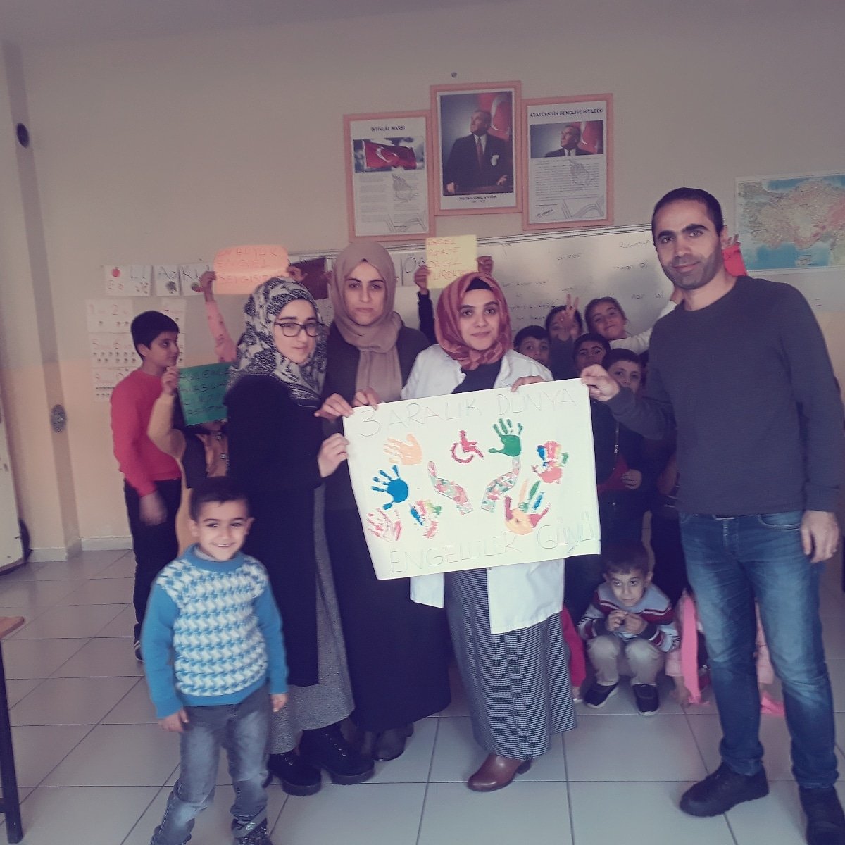 Emegi geçen tüm cocuklara ve arkadaşlarıma teşekkür ederiz. <a href="/bingolmem/">Bingöl MEM</a> <a href="/bingolvaliligi/">T.C. Bingöl Valiliği</a> <a href="/rahmiguney/">Rahmi GÜNEY</a> <a href="/ademalp12/">adem alp</a> @ahmetkyt  <a href="/bingolram/">Bingöl RAM</a> @gazel_kztn_ <a href="/guven/">Güven Urganci</a>.kay <a href="/betul/">Betul</a>.kzlrsln#yukarıağaçeliilkokulu pic.x.com/XwkdZQKT81