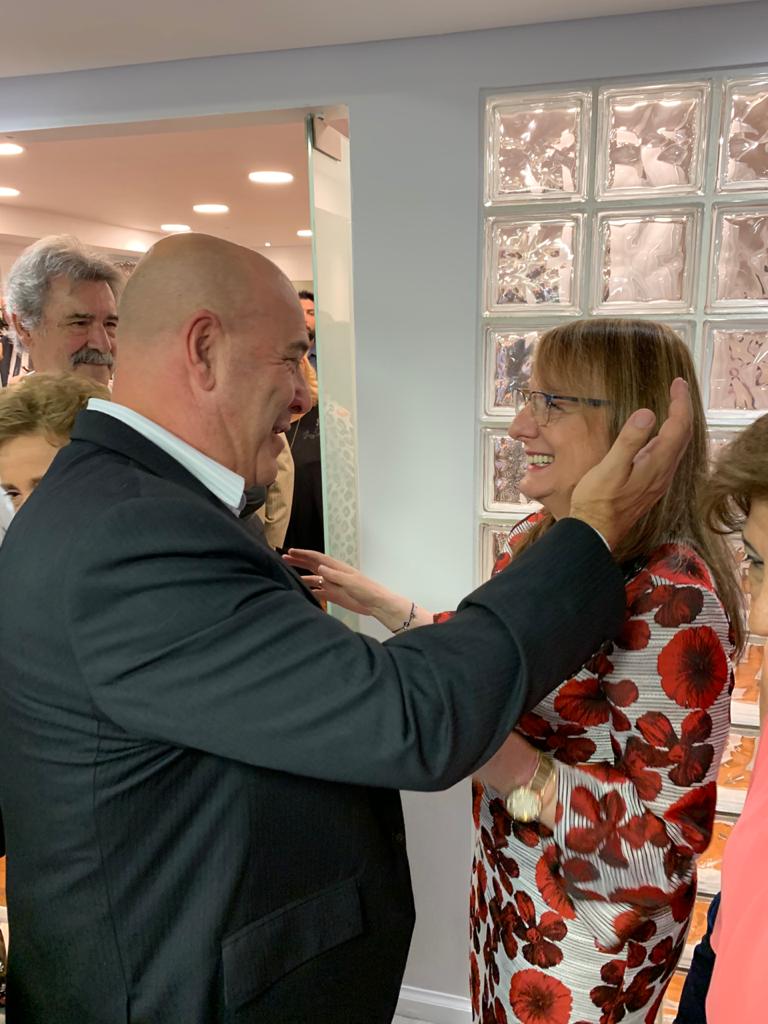 gustavotraverso's tweet photo. Participé de la inauguración del Auditorio Néstor Kirchner, ubicado en La Casa de Santa Cruz en Buenos Aires y me reencontré con mi amiga @aliciakirchner. Allí permanecerá en exposición una muestra fotográfica e histórica de la Prov. de Santa Cruz desde 1862 hasta la actualidad. https://t.co/ckR7rU4lCJ