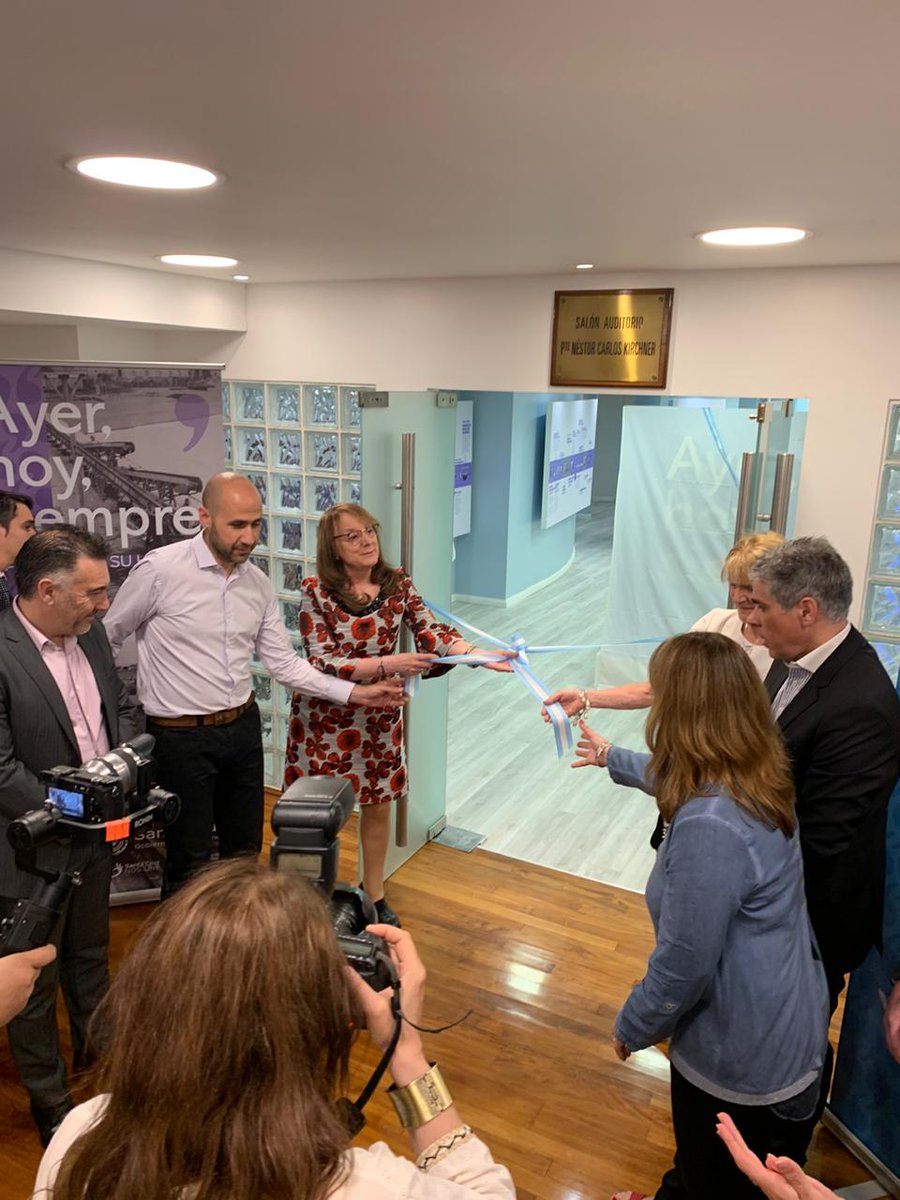 gustavotraverso's tweet photo. Participé de la inauguración del Auditorio Néstor Kirchner, ubicado en La Casa de Santa Cruz en Buenos Aires y me reencontré con mi amiga @aliciakirchner. Allí permanecerá en exposición una muestra fotográfica e histórica de la Prov. de Santa Cruz desde 1862 hasta la actualidad. https://t.co/ckR7rU4lCJ