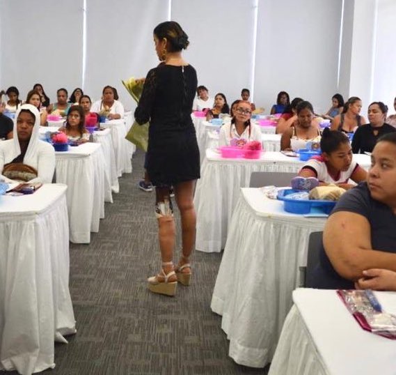 #AEstaHora se realiza la clausura del programa ‘Bellezatón’, proyecto donde 50 mujeres soledeñas que se dedicaban al reciclaje, han recibido formación en belleza y charlas motivacionales y de emprendimiento. 👏🏻👏🏻👏🏻