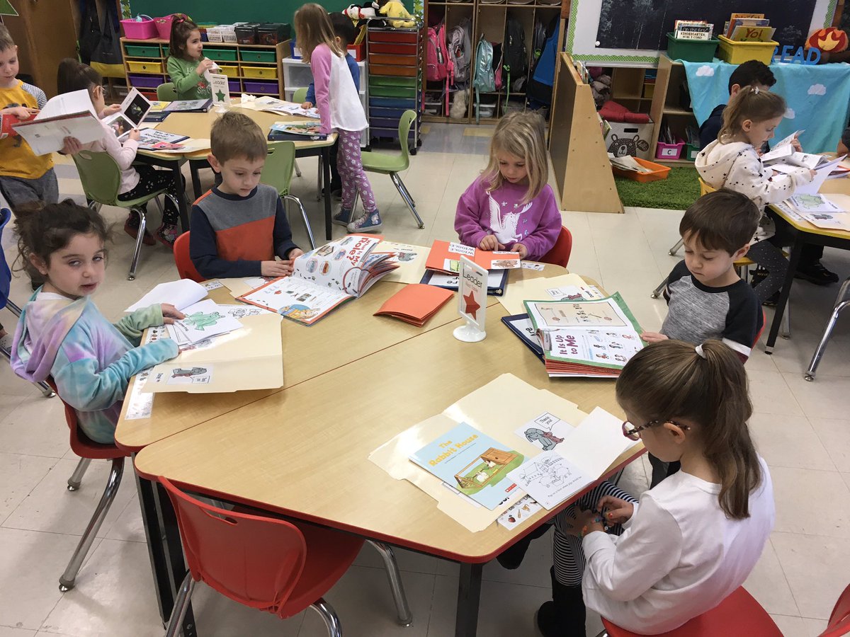 MrsPitaro109's tweet photo. I LOVE how much my kids LOVE reading! Way to go, Super Readers! 📚 #sp109 #engage109 #iteachk #readingworkshop https://t.co/o7U9ZqukUK