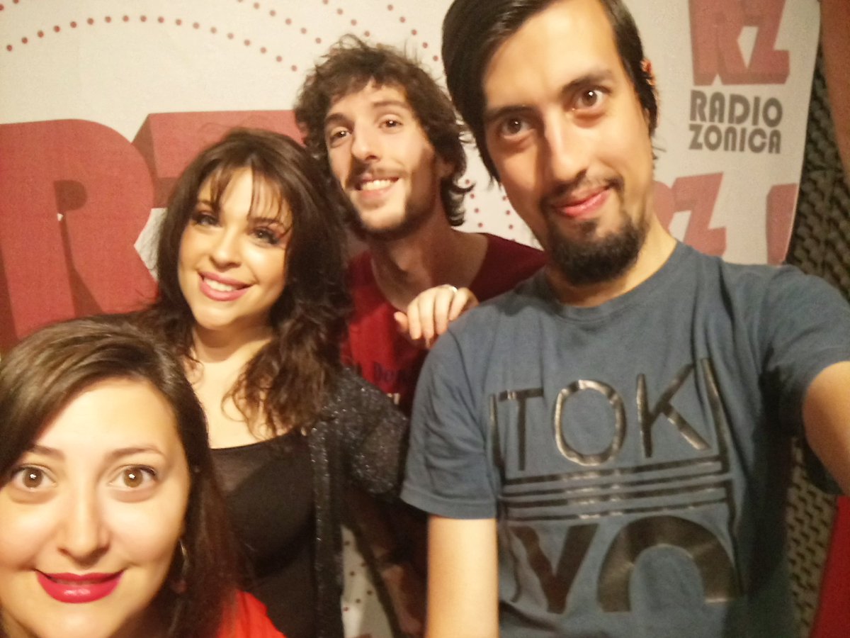 NataPreziosi's tweet photo. Adoro hacer radio, gracias a todos los que estuvieron y están. Brindo desde hoy por un año más de BDM.
Nos reencontramos el 2020 renovados, mejorados y llenos de cosas buenas para compartir con ustedes🤗
BDM por @RADIOZONICA https://t.co/PfXdpr2dYt