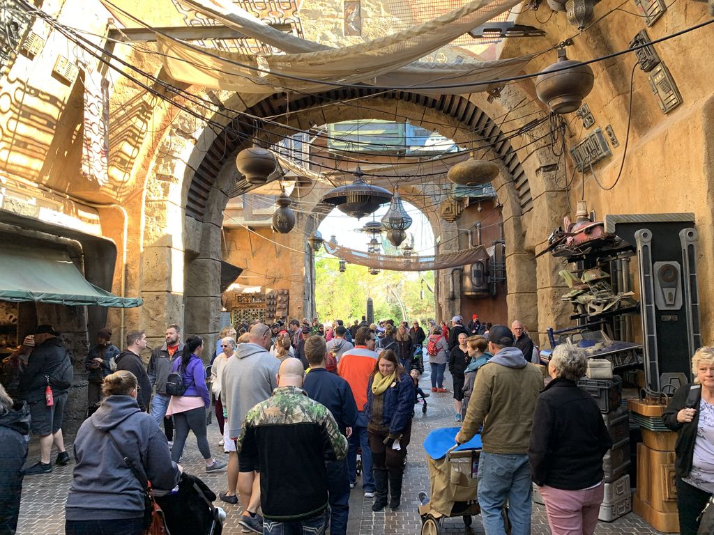 disneyziggy's tweet photo. Busy day in Star Wars: Galaxy’s Edge.
#LivefromWDW https://t.co/B7FdbZCFcZ