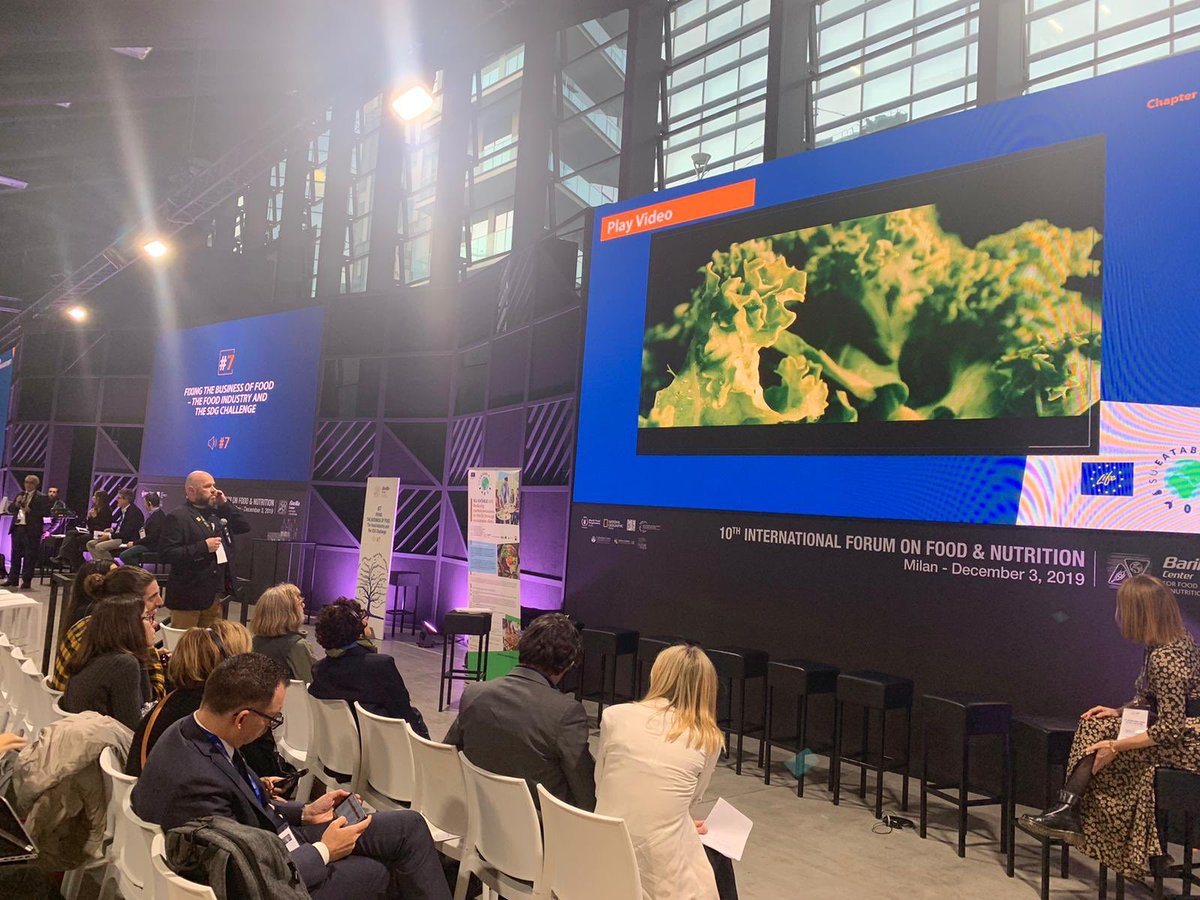 paulnewnham's tweet photo. “We don’t have all the answers, but we can be part of the #solution.” 

Chef @Spaceychef urges #chefs &amp; eaters to recognise effect of #food choices locally/globally &amp; to cook zero-waste #ActionForChange #BCFNForum https://t.co/LGDUDOIPga