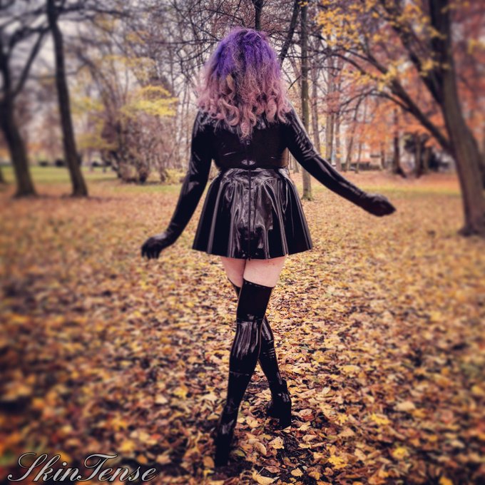 This photo is my absolute favorite from my recent shoot <3  Dress by @HonourClothing  Gloves &amp; Stockings<a href="/tag/latex"class="tags"><span>#latex</span></a><a href="/tag/highheels"class="tags"><span>#highheels</span></a><a href="/tag/gloves"class="tags"><span>#gloves</span></a><a href="/tag/fetish"class="tags"><span>#fetish</span></a><a href="/tag/rubberdoll"class="tags"><span>#rubberdoll</span></a>