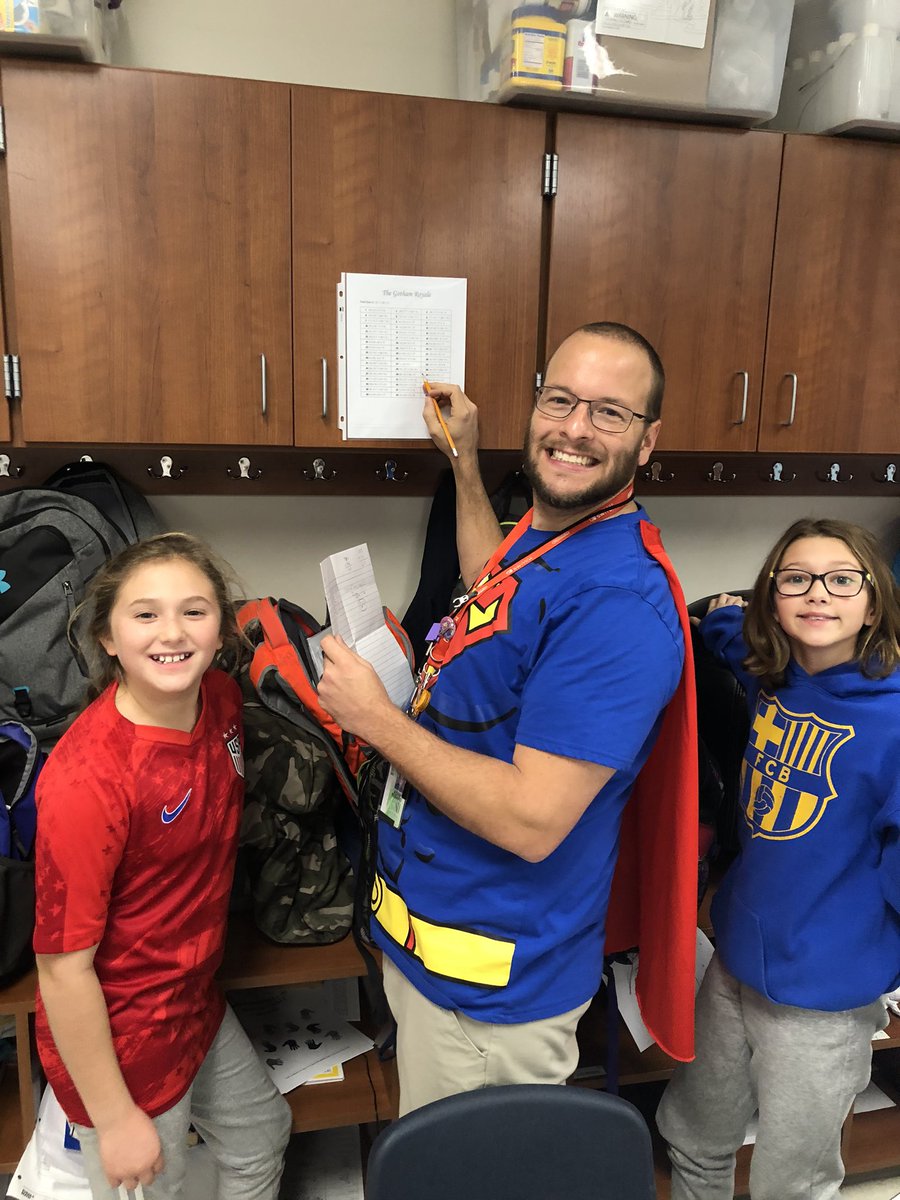itsajoy15's tweet photo. 5ths work to crack the secret code & save the city of Gotham! (by using the PEMDAS math strategy, of course.) @goMercerEagles @FHSchools #superheromath #engaged #lovingmath @Renard_Teach https://t.co/LbeduoaRNq
