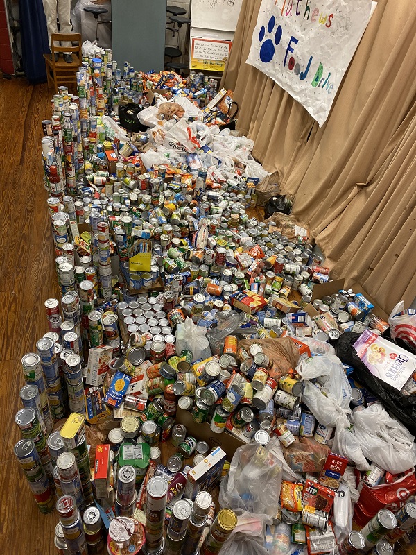 MCSDSchools's tweet photo. Great job to Mathews Elementary School's fifth-grade Student Council members who created a "Be a Blessing" campaign. The members hosted a food drive and collected a total of 4,127 items! #spreadkindness #MCSWE #communityservice https://t.co/xAYouhNnlf