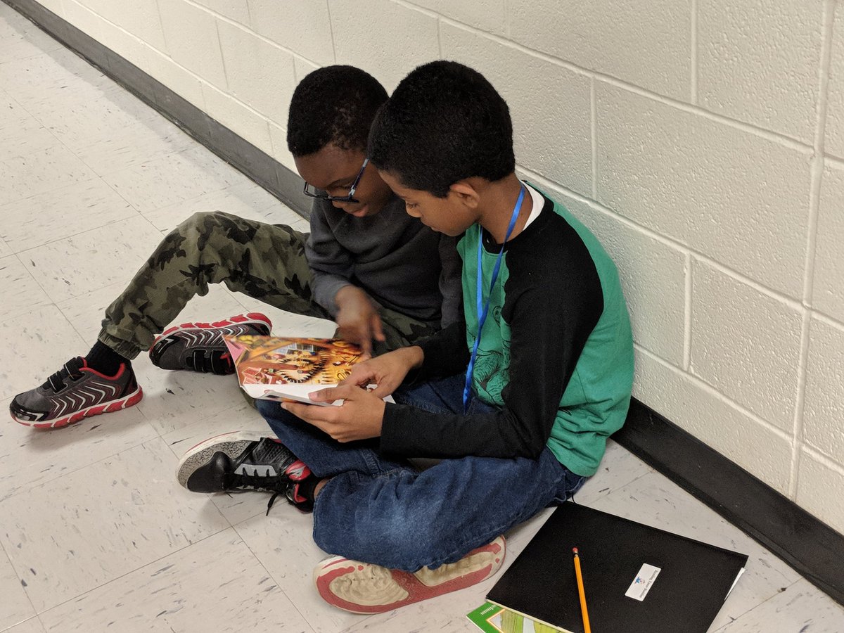 teach1fly's tweet photo. 5th grade reading buddies with their 2nd grade friends in action! #rr_bulldogs https://t.co/L3cyPu1787