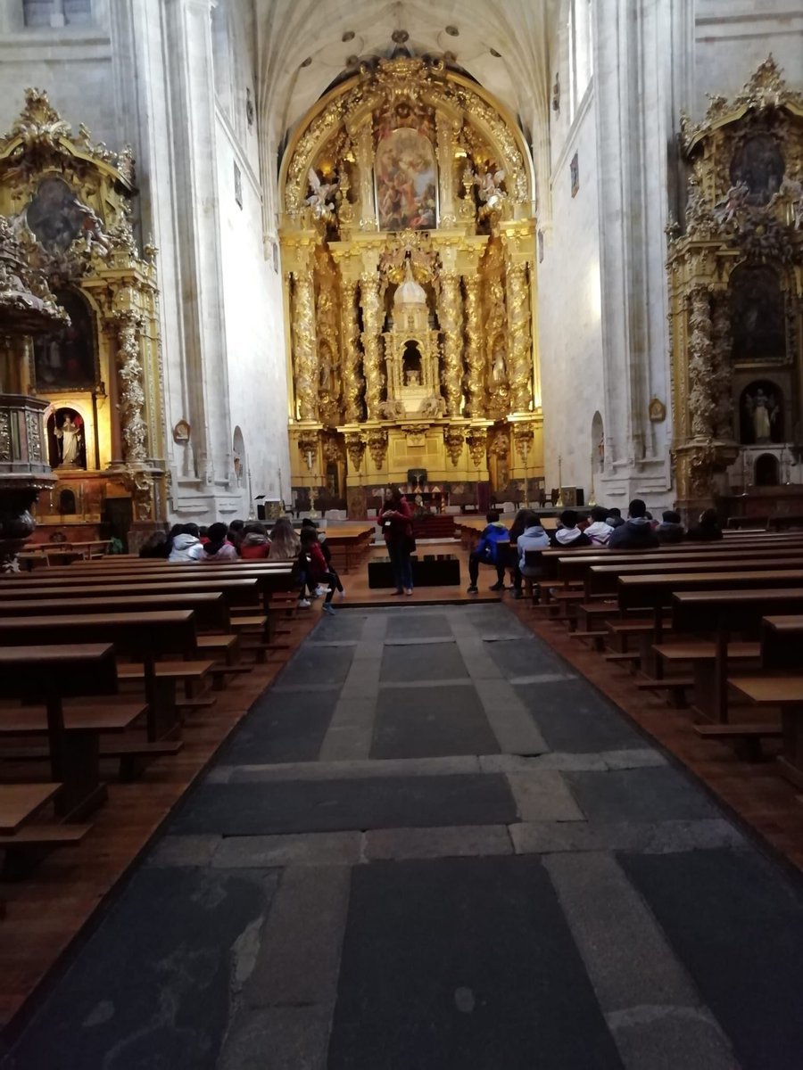 MarSa2ESO's tweet photo. Visita al Convento de San Esteban, conocemos más de cerca nuestro patrimonio y a pesar del frío disfrutamos con él @MSalCha #iApprendo https://t.co/Q3gcTLiIgH