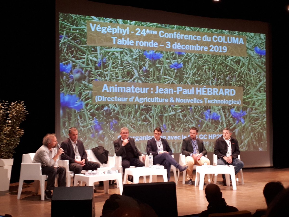 BuridantC's tweet photo. Début de la table ronde @vegephyl #COLUMA 2019 "comment les nouvelles technologies peuvent-elles permettre de réduire les herbicides?" https://t.co/0T7Ixd3Mmb