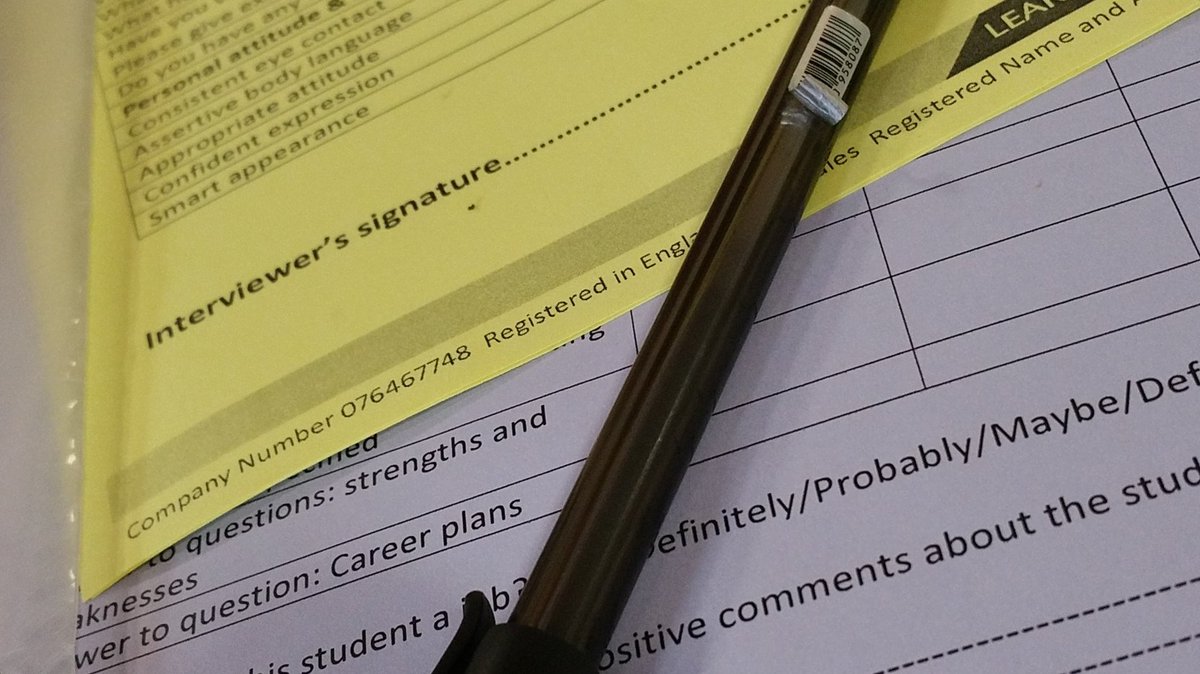SouthLakesPol's tweet photo. Well the day started with Mock interviews @DallamSchool and well done to all my students today #VeryConfident #Impressed & Then career information sessions this afternoon #Police #NewRecuits 👍🚔👮♂️👮♀️ https://t.co/E2PgnRB4iH