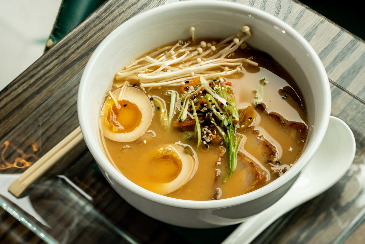 Ramen tastes better in a snow storm! We're open regular hours today - if you can get to us safely, then come on over for some tasty food and drinks.
📷 <a href="/bostonchefsnews/">BostonChefs.com</a> Menu: bit.ly/2yWFPgh  #cambma #kendallsquare #openinbos