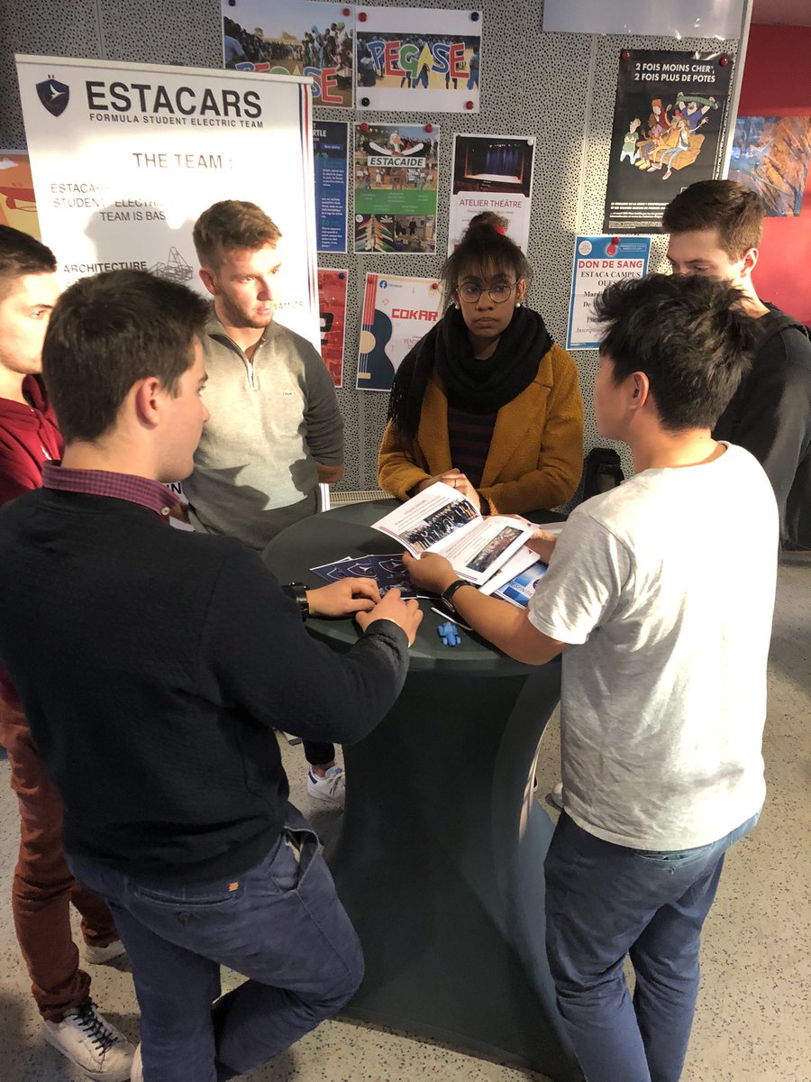 Estaca_twit's tweet photo. @pyduan, entrepreneur engagé à la rencontre de nos étudiants #entrepreneuriat #techforgood #engagement #societal @bayesimpact @EstaCars @JemaByEstaca @epic @pegase https://t.co/guxkxteSZb