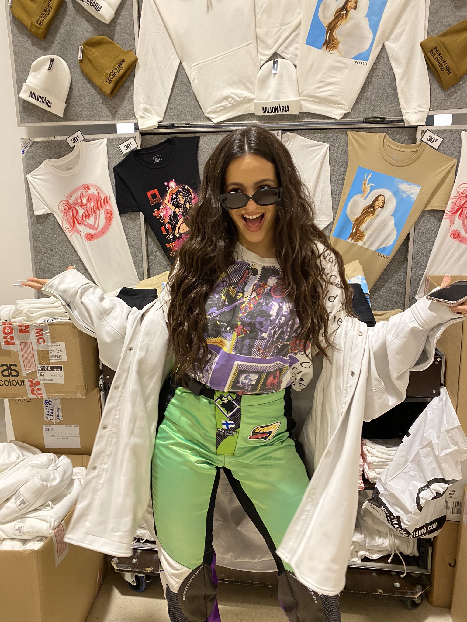 R O S A L I A on X POR FIIIIIIN MERCH serving some looks para todos los q vengais a los shows de paris london y spain https t nn6c6btXyT X
