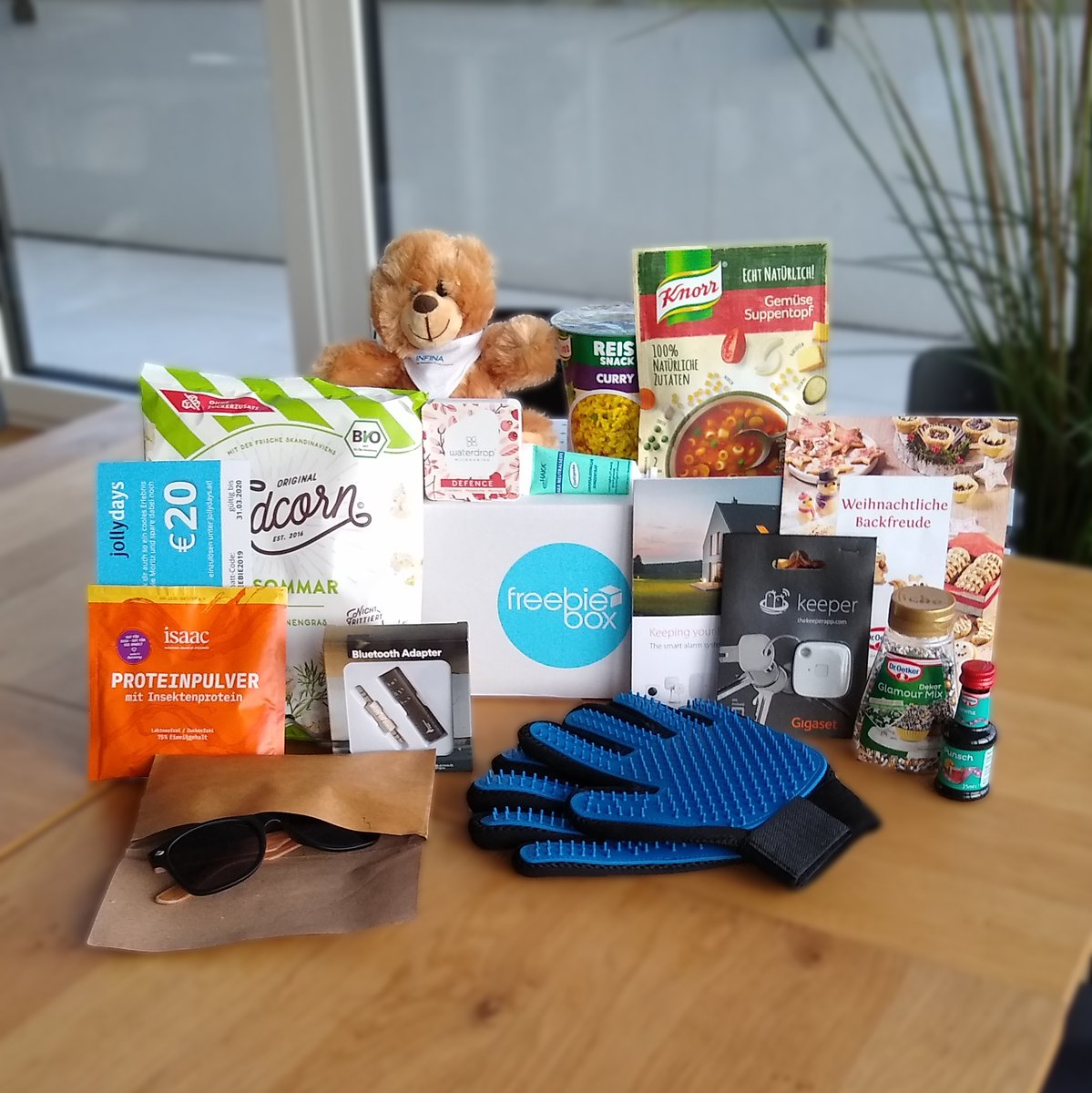 Freebie_box's tweet image. Du bist ein Familienmensch, mit Interesse am Kochen/Backen und Elektronik? Dann könnte deine Freebiebox so aussehen 😋🐕👩‍🍳 🧒 🔌 #freebiebox #überraschung #familie #vorfreude #wien #familienmensch #kind #hund #kochen #backen