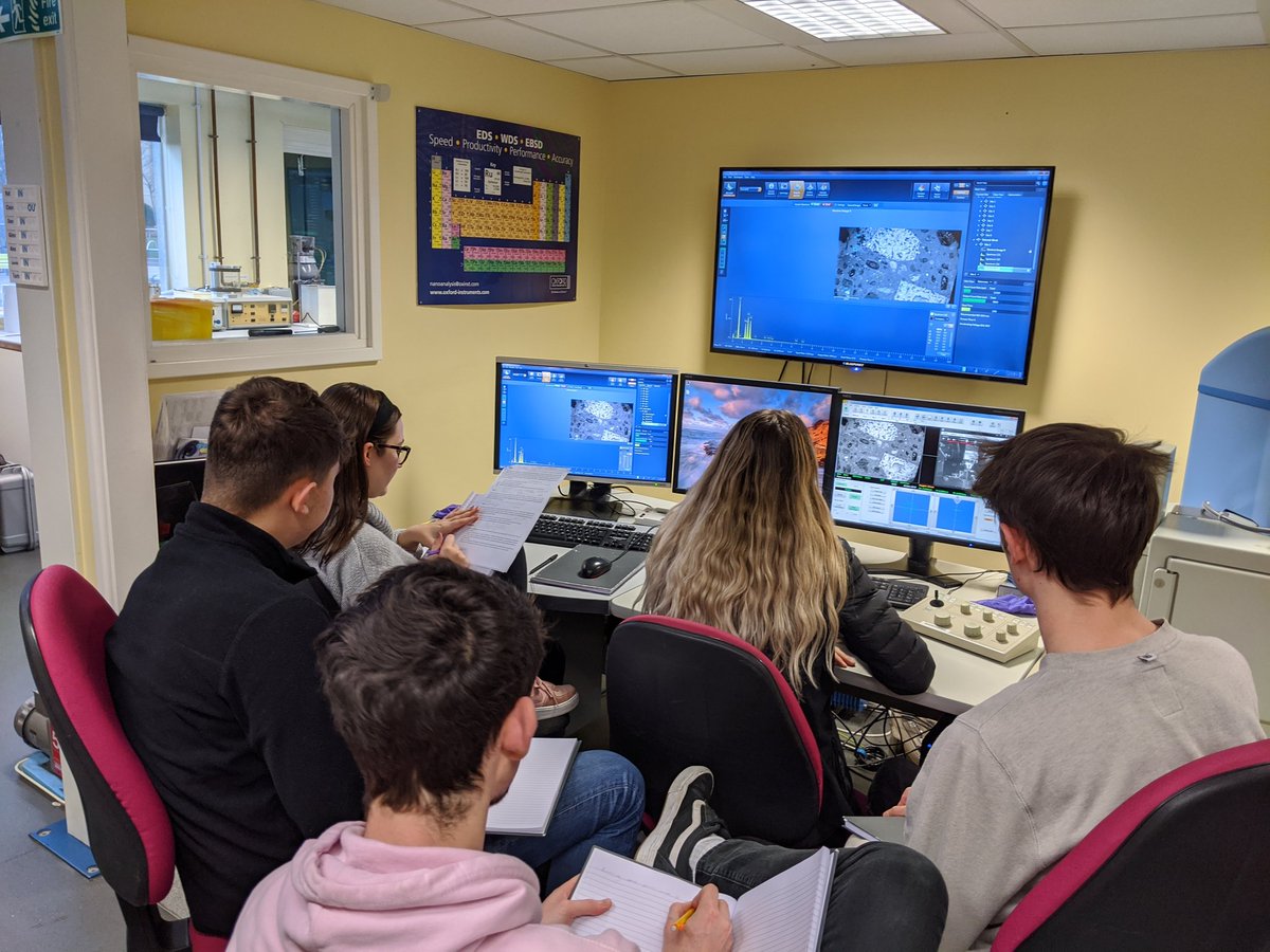 EMC_PlymUni's tweet photo. It's @EarthSciPlymUni students in the lab this week - our @PlymUni #MGeol students are using #ElectronMicroscopy to investigate an odd igneous-carbonate sample, collected from SE Spain... #Geology #Microscopy https://t.co/P0iG6HQhs6