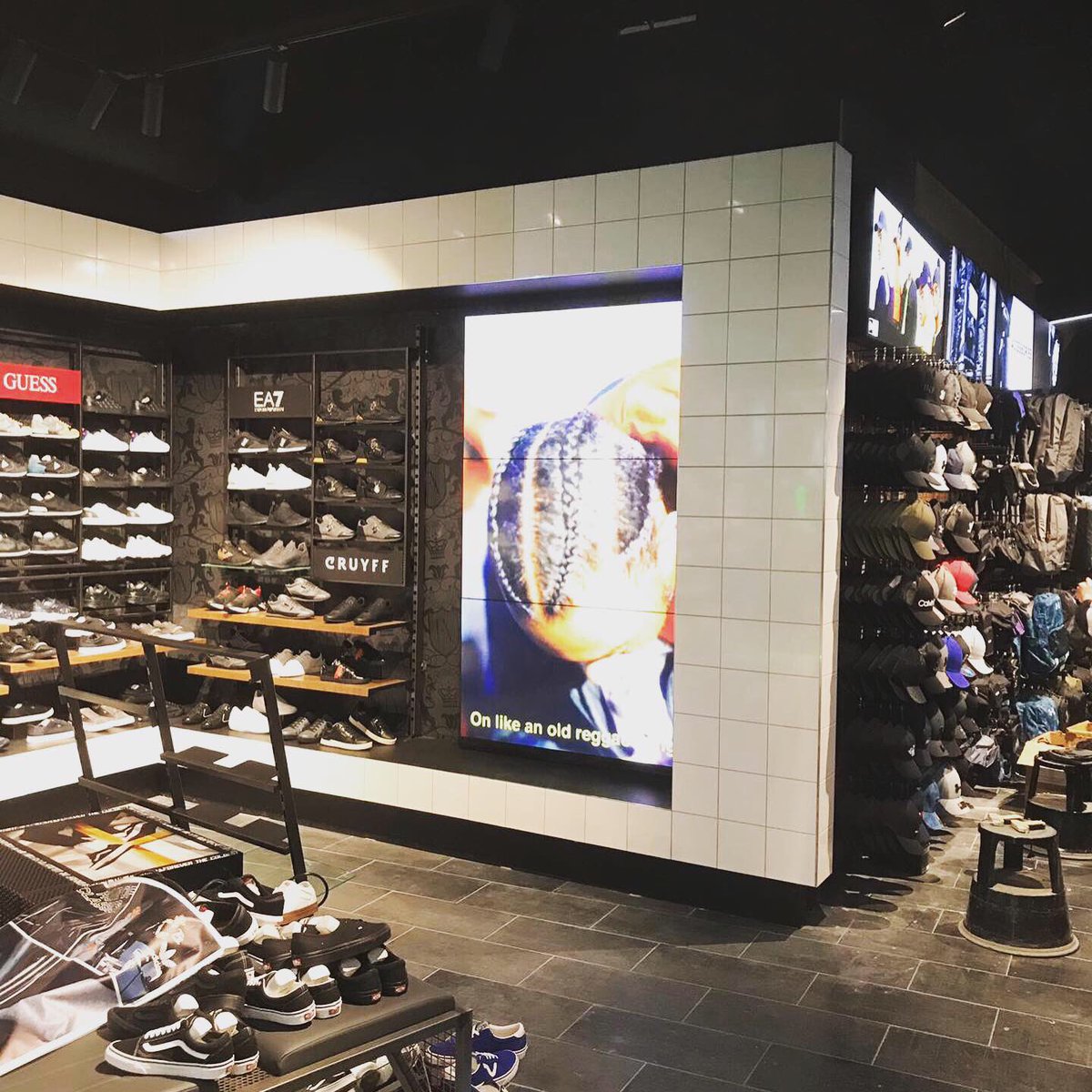Skratch_UK's tweet photo. Another angle of our latest install in FootAsylum Liverpool 👀
#skratchav #av #audiovisual #installation #wowfactor #smartvisualsolutions #digitalsignage #digitaladvertising #digitalvisualsolutions #retail #retailinstallation #technology #notjustascreen https://t.co/7AybfGmJgO