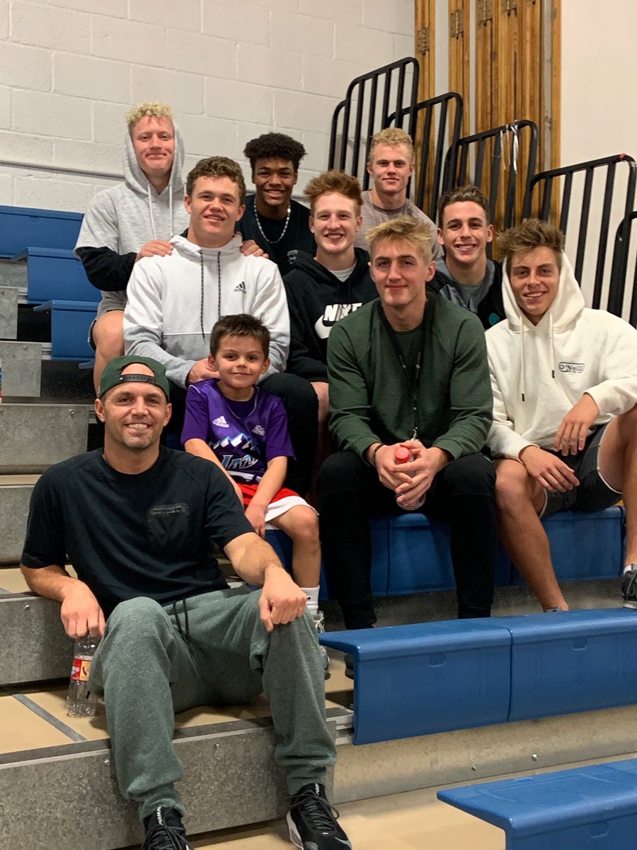 CodyCaputo3's tweet photo. Farmington boys supporting Tydus at his Jr. Jazz game. https://t.co/T8w0TvAuPz