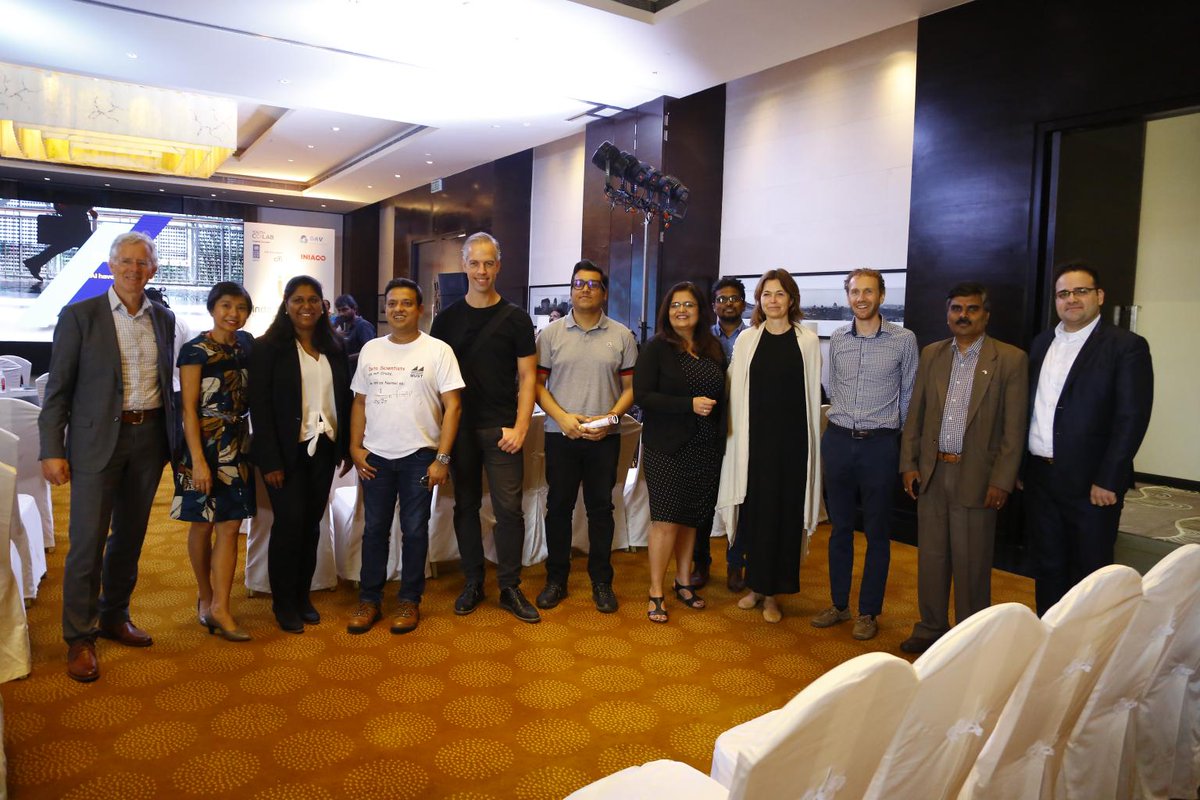 IndoWeek's tweet photo. Mr. Ronald Buijsse from Jheronimus Academy of Data Science introduced the concept of Data Entrepreneurship and its relevance for Sustainable Development Goals 2030.

#indodataweek #entreprenuership #YouthCoLab https://t.co/rnVTJeBUaU