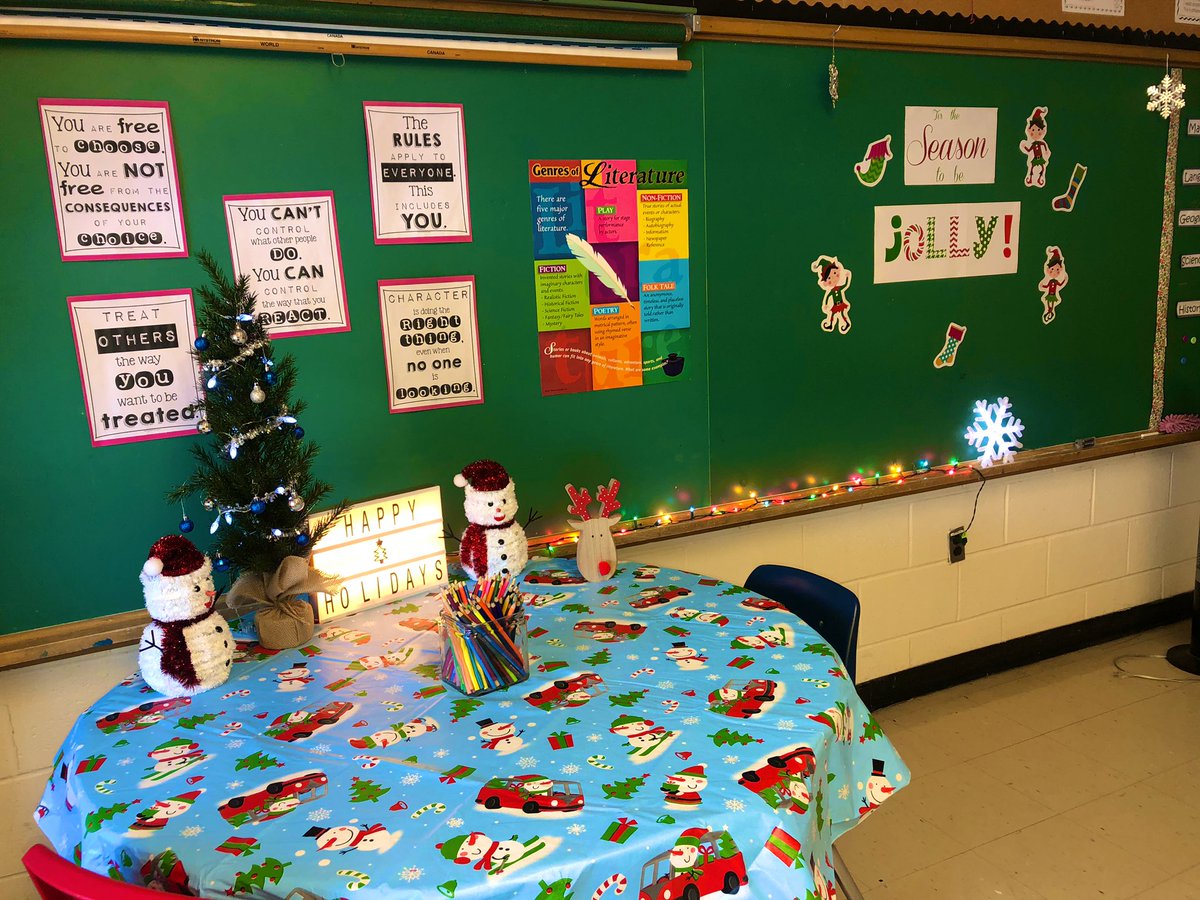 MissNTucci's tweet photo. Feels like Christmas in our class! 🎄❄️⛄️🎅🏼 https://t.co/zZjn7SimHo