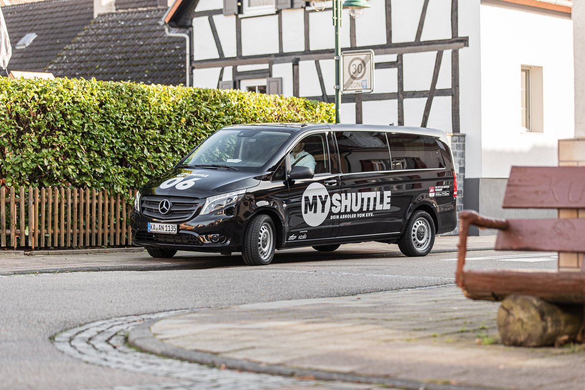 KVV_GmbH's tweet photo. Neues Mobilitätsangebot: @KVV_GmbH und @KreisKarlsruhe bauen die On-Demand-Verkehre in der Region weiter aus. In den Gemeinden #Dettenheim und #GrabenNeudorf startet am 15. Dezember das nächste „MyShuttle“-Projekt mit @ioki_mobility. Mehr Infos: https://t.co/wLncsYIXu4 #MyShuttle https://t.co/6pLTEnwiGA