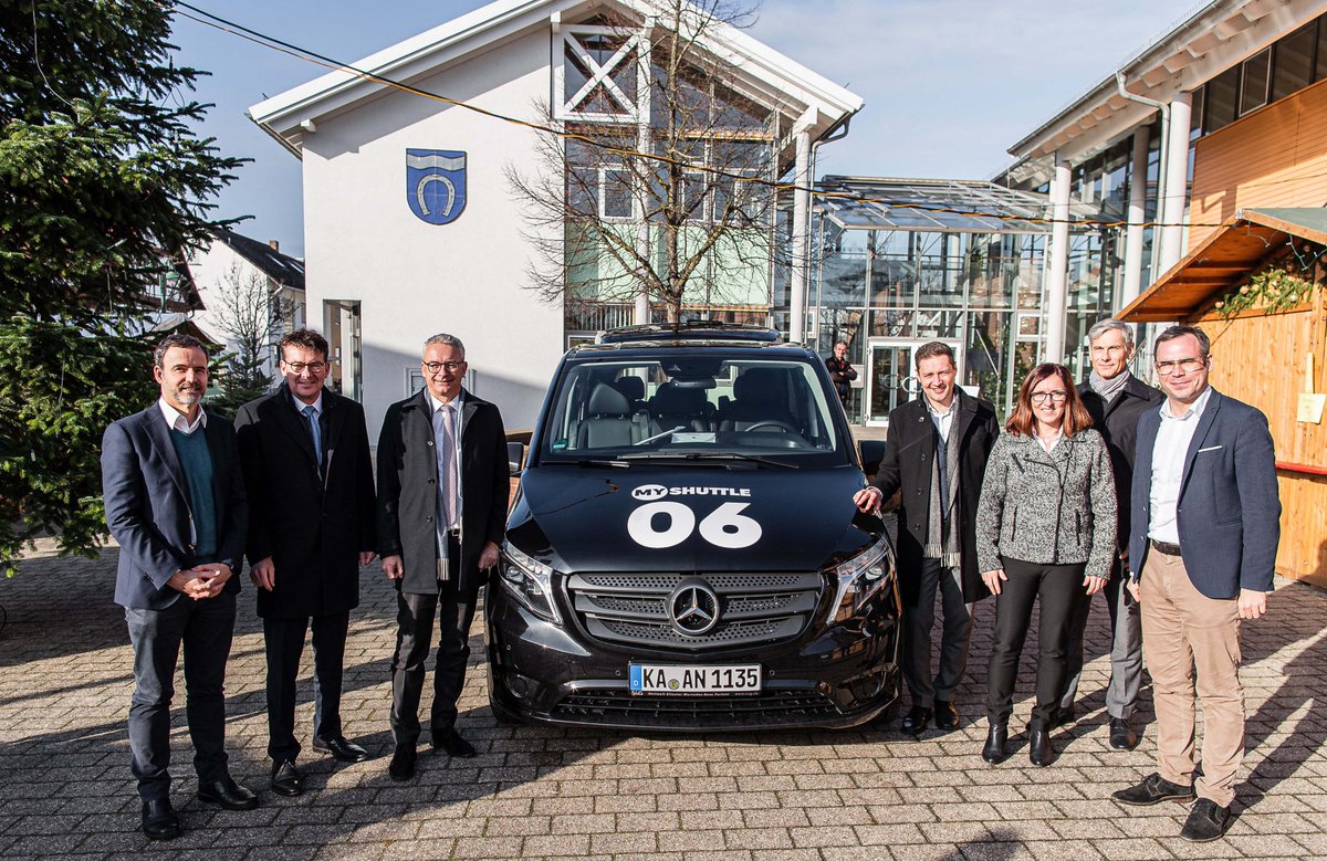 KVV_GmbH's tweet photo. Neues Mobilitätsangebot: @KVV_GmbH und @KreisKarlsruhe bauen die On-Demand-Verkehre in der Region weiter aus. In den Gemeinden #Dettenheim und #GrabenNeudorf startet am 15. Dezember das nächste „MyShuttle“-Projekt mit @ioki_mobility. Mehr Infos: https://t.co/wLncsYIXu4 #MyShuttle https://t.co/6pLTEnwiGA