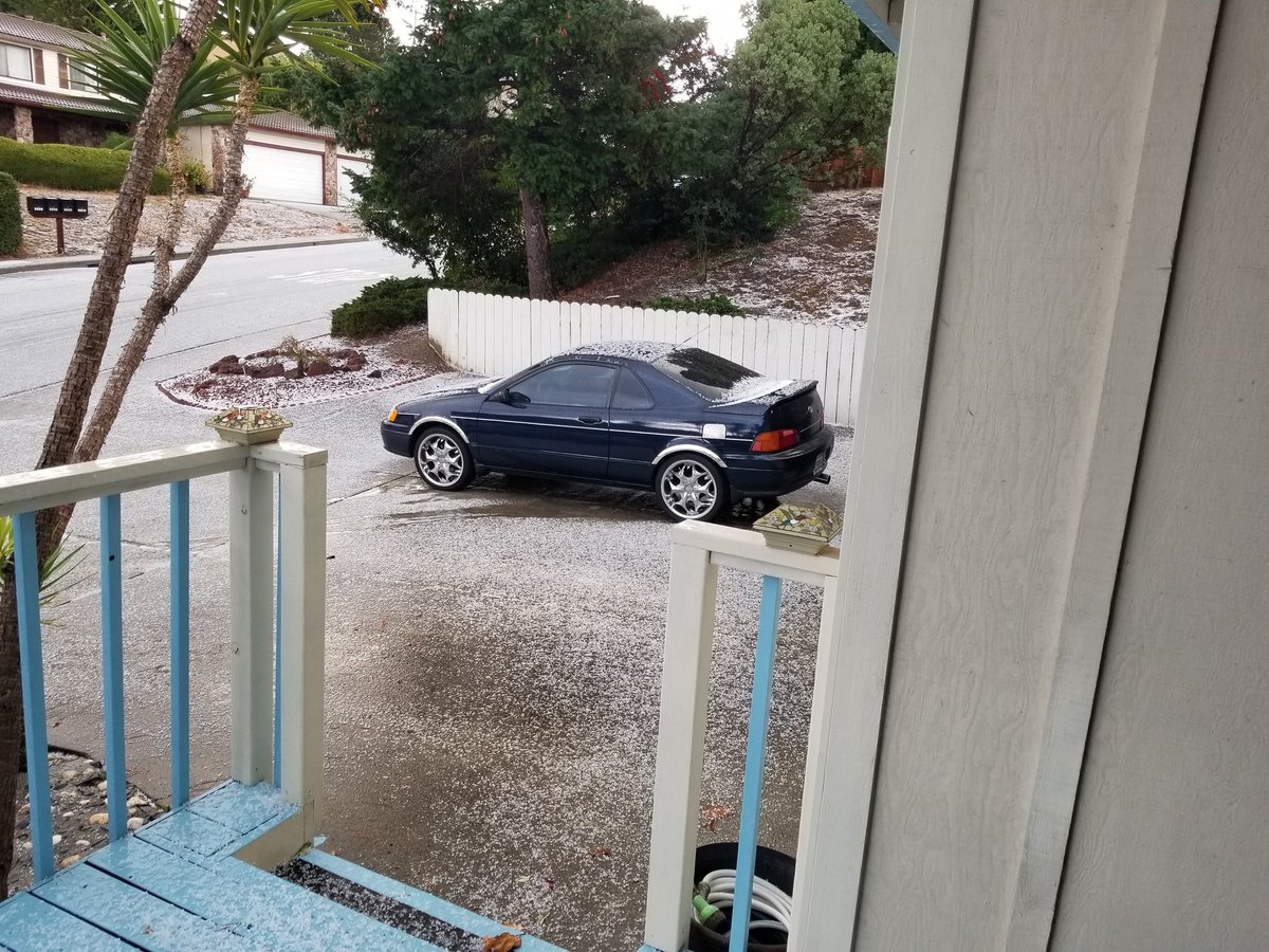 thelaw10's tweet photo. Hail storm at the crib. https://t.co/cpWSTtzAph