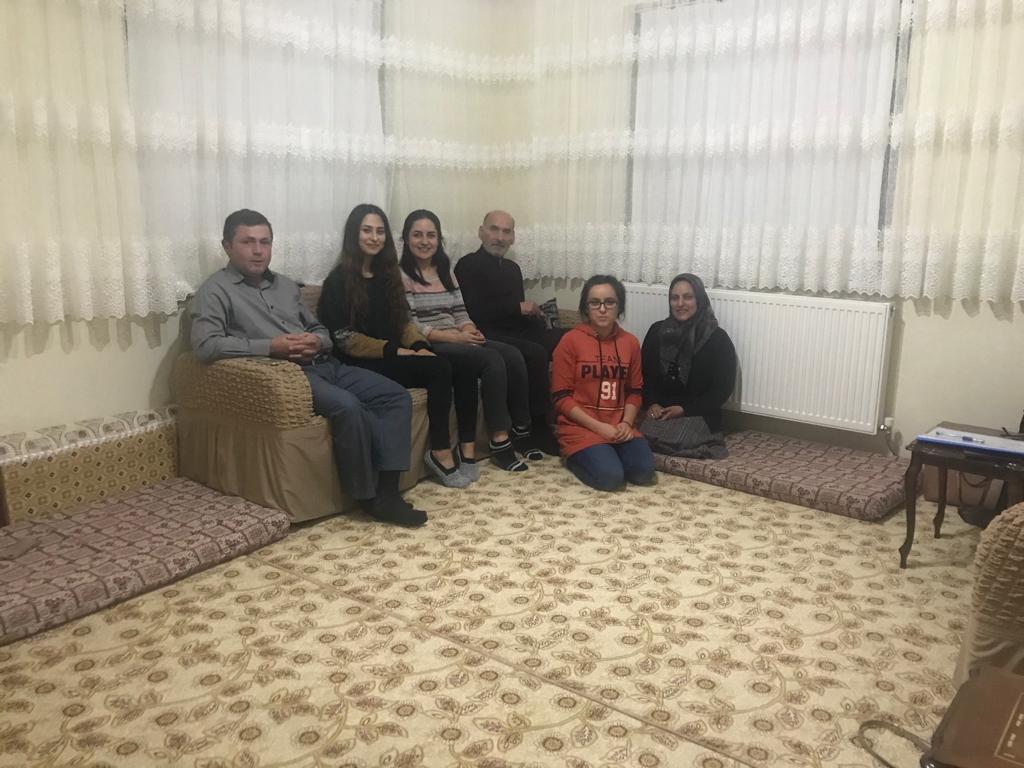 Okulumuzda "Öğretmen Veli El Ele Daha Güzel Günlere" projesi kapsamında aile ziyaretleri yapılmaktadır. Proje kapsamında öğretmenlerimizden İsmail Bataş, Nur Atak ve Betül Çağlar öğrencimiz Gizem Arısoy'un ailesini ziyaret etmişlerdir. Kendilerine teşekkür ederiz...