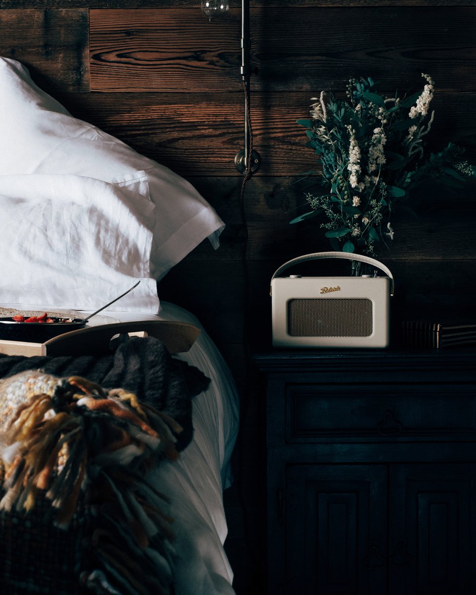 RobertsRadioUK's tweet photo. If a moment of calm is what you need, the iStream 3 can help. Whether you listen to a thought-provoking podcast or some mellow music, you're sure to discover something soothing thanks to its wide range of built-in streaming services. #iStream3 #RobertsRadio #Roberts #Radio https://t.co/iYgRD1KP96