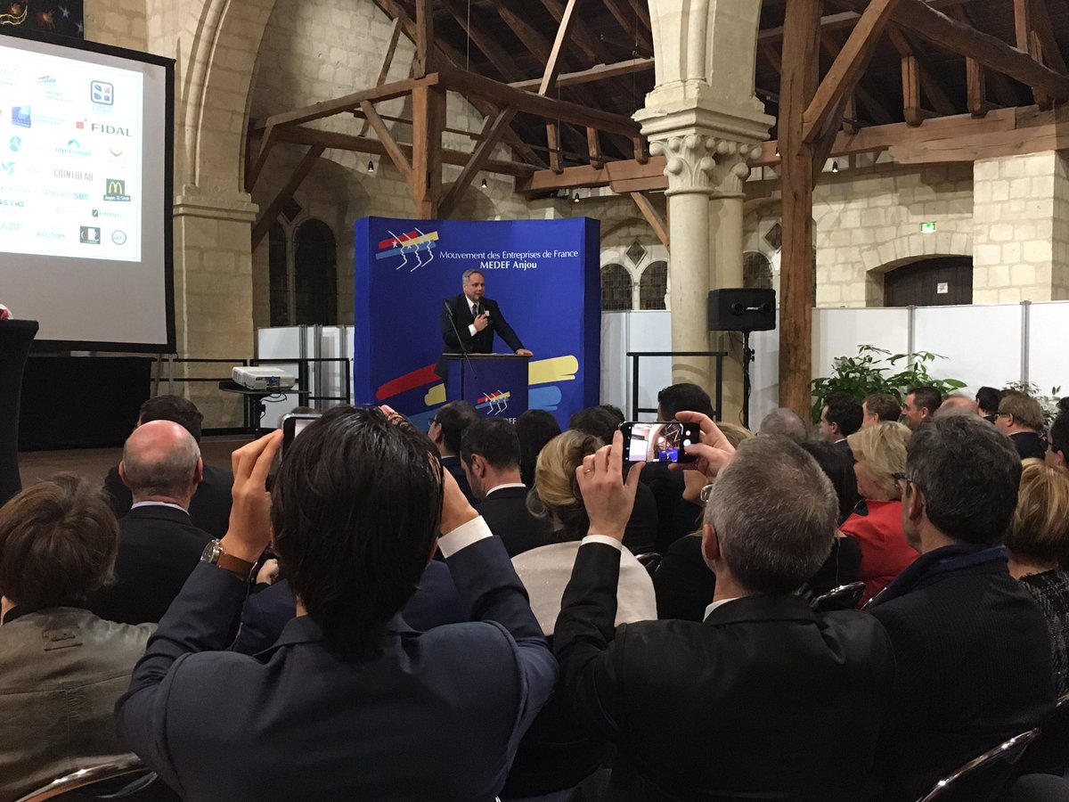 MEDEFAnjou's tweet photo. Plus de 400 participants aux 100 ans du @MEDEFAnjou avec @GeoffroyRDB @medef @MedefPDL @SaumurAgglo @AngersAgglo @segrefr @ChristopheBechu @ChGillet49 @C_MORANCAIS #merci https://t.co/00kI5BbK8d