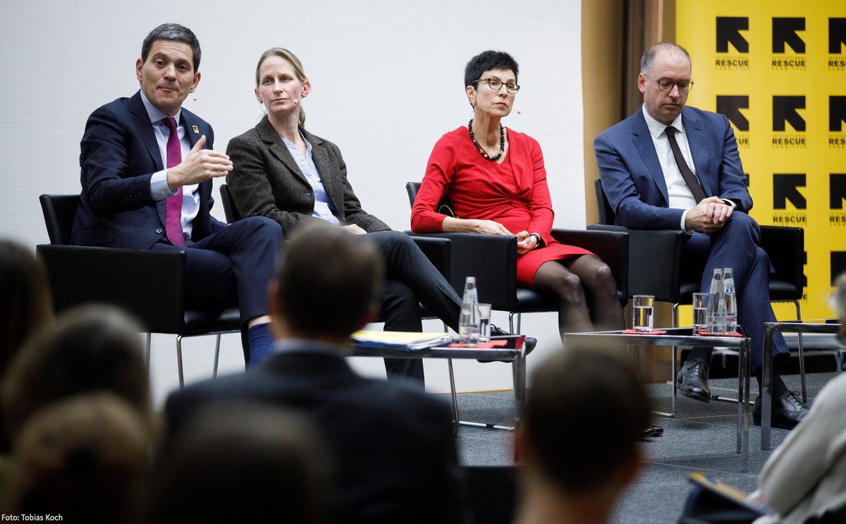 RESCUE_EU's tweet photo. .@DMiliband - We face a triple emergency:
1. Civilians & aid workers are targeted & perpetrators don't face push back
2. Traditional defenders of rule-based systems are often absent from the scenes
3. This campaign of intimidation to be quiet in the face of the Age of Impunity https://t.co/yyccUk4EPj