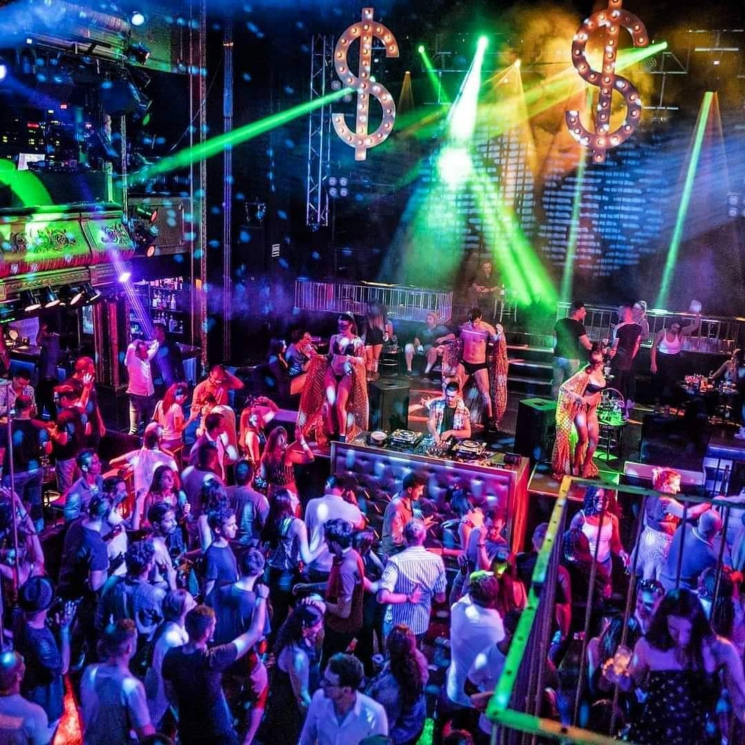 oaog18's tweet photo. 🚫 Atención esta noche 🚫
📰 Listas &amp; Reservas 🍾
 Oliver ☎️ 697721522
El avión de Million Dollar aterriza este martes en Joy Eslava .. 
Los exigentes pasajeros y la sensual tripulacion de la aerolínea más lujosa del planeta vienen con muuuchas ganas de fiesta!! https://t.co/gQ5JCYtYVJ
