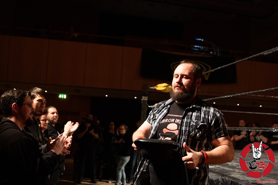 GHW Wrestling (@ghw_wrestling) on Twitter photo Eine Ehrung der besonderen Art für <a href="/AaronInsane/">Aaron Krauser</a>! Für die harte Arbeit, Liebe und Leidenschaft die er in GHW all die Jahre gesteckt hat überreichte Markus Seemann ihm einen extra angefertigten Gürtel als Anerkennung.
Danke Aaron! 🤘😁 Eine Ehrung der besonderen Art für <a href="/AaronInsane/">Aaron Krauser</a>! Für die harte Arbeit, Liebe und Leidenschaft die er in GHW all die Jahre gesteckt hat überreichte Markus Seemann ihm einen extra angefertigten Gürtel als Anerkennung.
Danke Aaron! 🤘😁