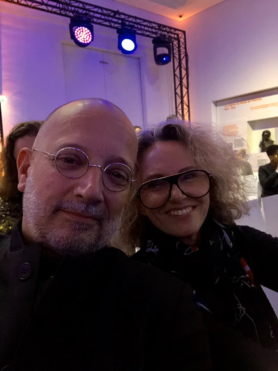 Soirée « Etre beau » au Trocadéro... avec <a href="/valpaparelle/">Valérie Paparelle</a> <a href="/charlesmyara/">Charles Myara</a> @nicfren1 #ragot #bonbaiser