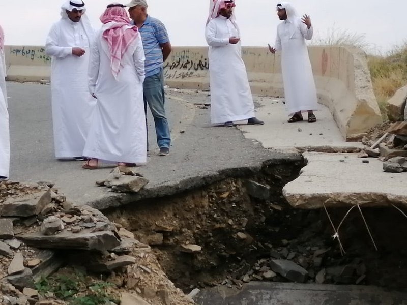sabqorg's tweet photo. بالصور وتفاعلاً مع "#سبق".. لجنة من وزارة النقل تقف على طريق "عثوان الداير".

https://t.co/zfBttbvJ4e https://t.co/4kdKeJF0b1