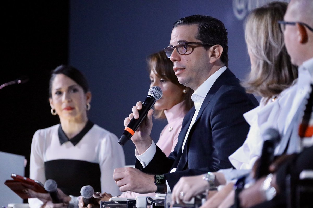 CONEP_RD's tweet photo. "Agradezco y reconozco a los organizadores del #TechTalkEvent por colocar como un tema relevante, la mujer en las TIC. Estamos conscientes que este es uno de los grandes retos que enfrentamos a medida que avanza la Cuarta Revolución Industrial".- Cesar Dargam https://t.co/WJOyaeIEcz