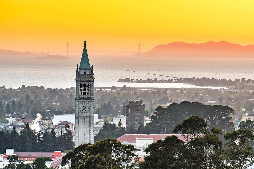 StudentsotWorld's tweet photo. @ucberkeleyofficial - Sunset over beautiful UC Berkeley. ☀️ 
#berkeleypov by @amincaptures

#ucberkeley #campanile #sunset #studentsoftheworld #studentlife #students #studentlife #academia #starthere #university #bestuniversities https://t.co/9fjmILA2qr