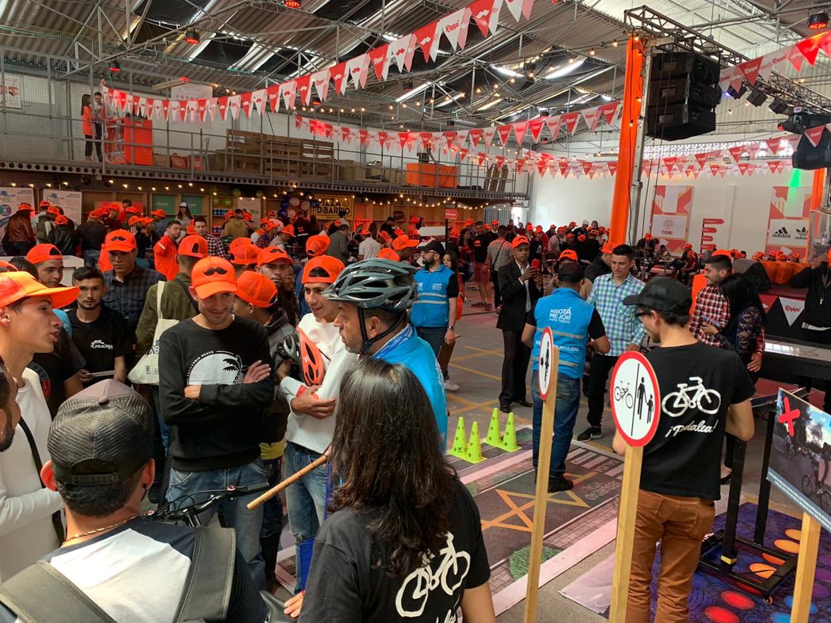 Bocarejo_JP's tweet photo. Hoy @SectorMovilidad apoya a @RappiColombia en talleres para mejorar su comportamiento en la vía! #visioncerobog https://t.co/WwNRlBfbs6