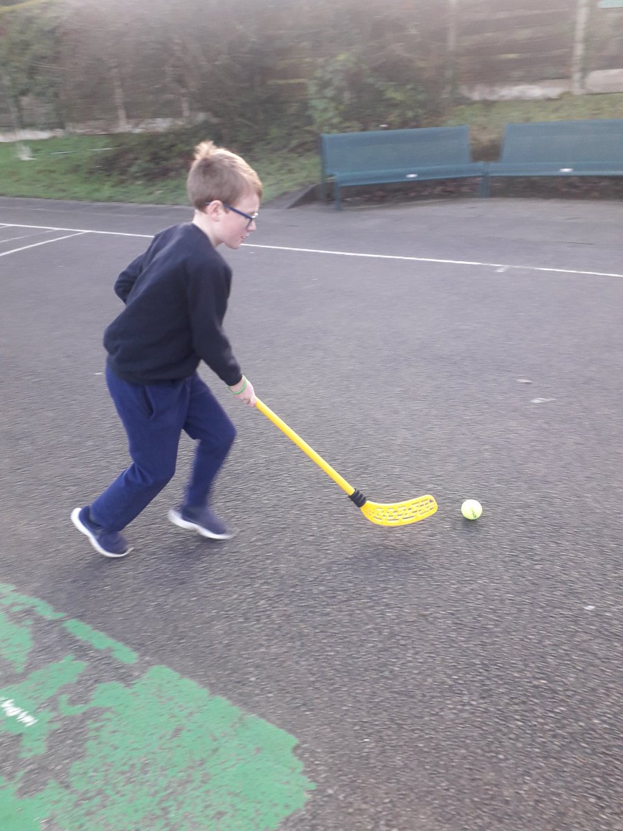 CoachVic11's tweet photo. @Broadoak_Year4 amazing in Hockey this morning 🏑🏅 putting close control dribbling/tackling skills into game situations 👏 very proud Coach 🥇 #hockey #PE https://t.co/EjX2y60OTW