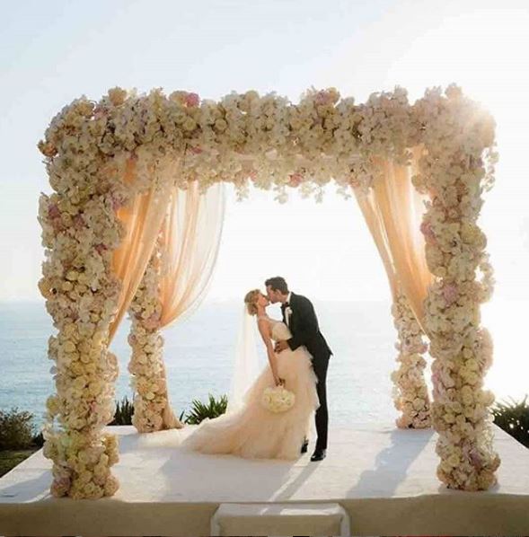 EpicureansStyle's tweet photo. Dream wedding by the beach! 💙💚💛🧡💜❤ Floral decor by @whitelilacinc | Photo by @linandjirsa

#decor #weddingdecor #decorations #weddingideas #royalwedding #eventlighting #weddingphoto #weddingflowers #floraldesign #weddingflorist #wedding #weddings #fineartweddings #ceremo https://t.co/Mu4aRiWdBl