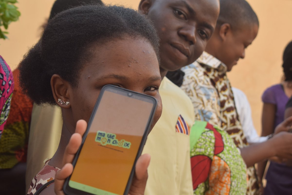 ab_benin's tweet photo. Pendant deux jours, les blogueurs de @ab_benin se forment sur le genre et les #DSSR. Avec notre expert @Dr_IsaacH, nous bénéficions de l'éducation complète à la sexualité et nous apprenons à faire du #blogging un outil de plaidoyer sur les #DSSR. #PhotodeFamille
#MaVieMonChoix https://t.co/03ps9lv3NL